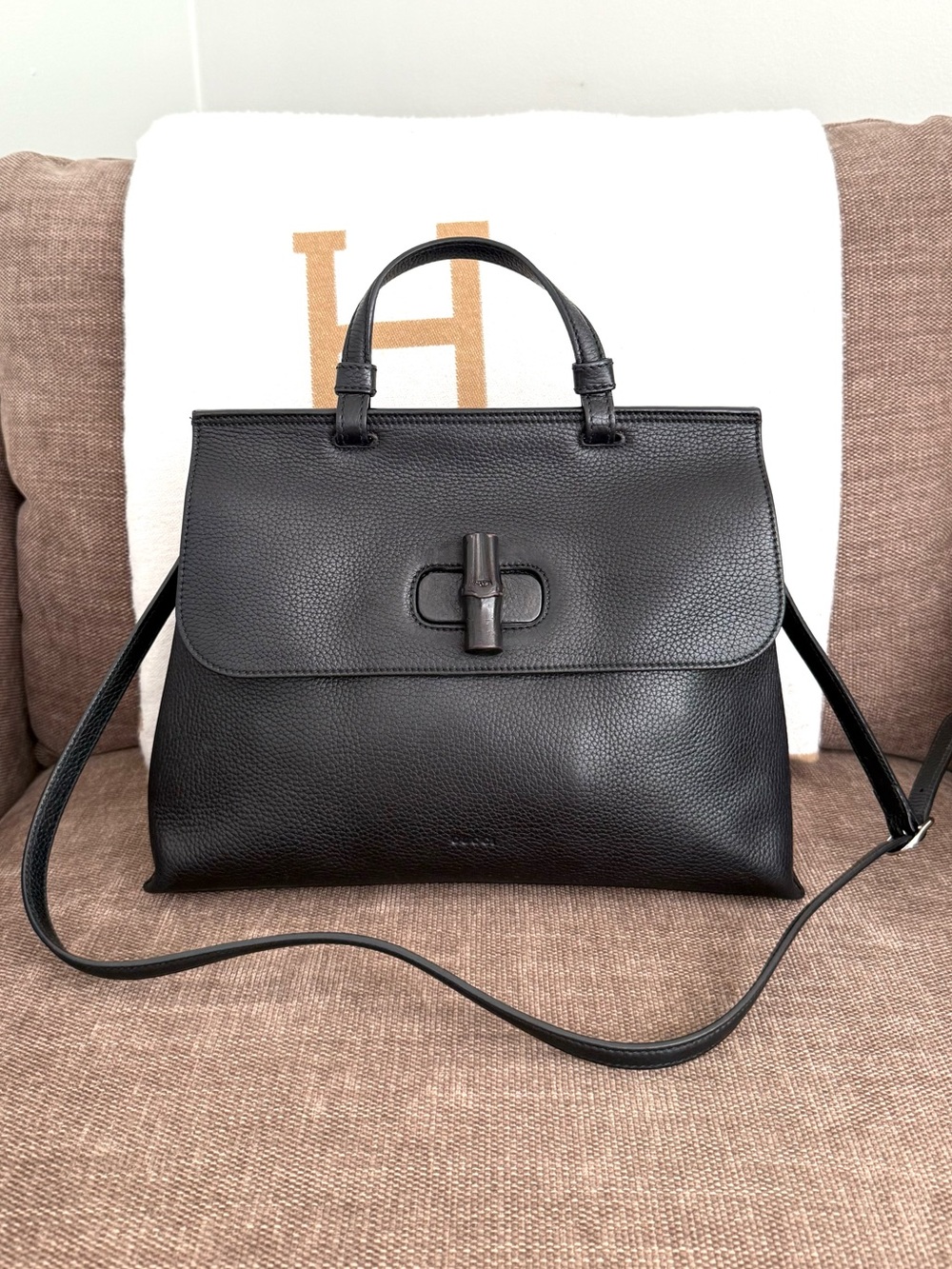 Authentic Gucci Bamboo Daily Top Handle Bag.l black leather w strap top handle